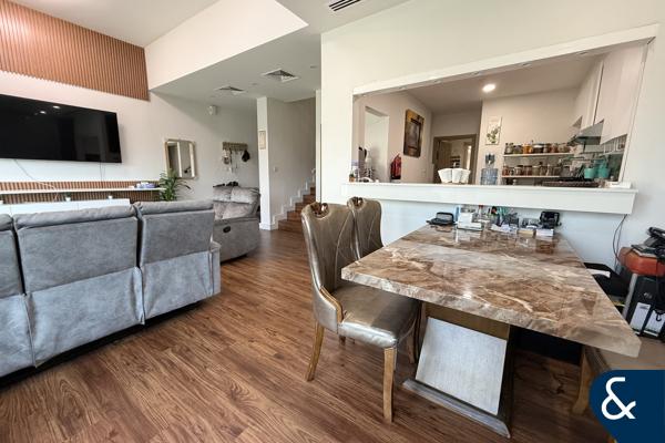 VOT | Single Row | Close to Park and Pool